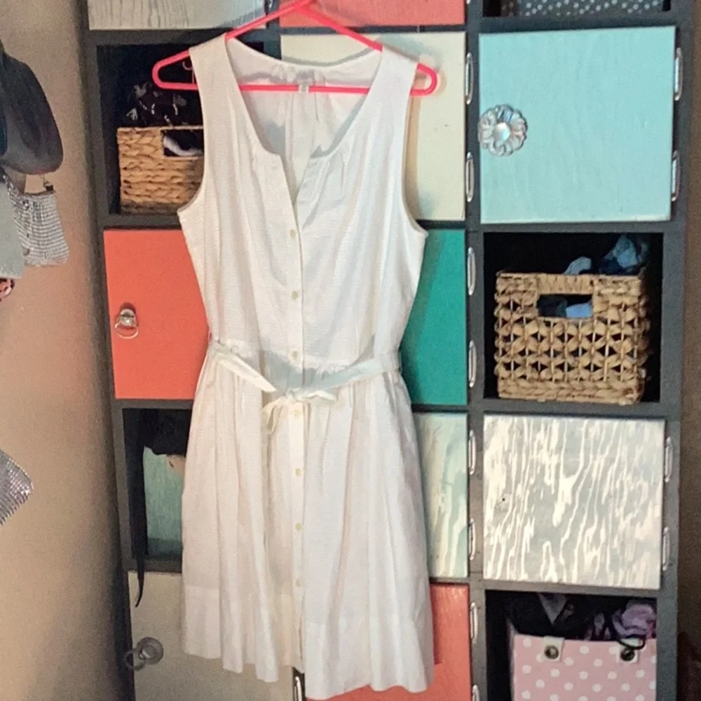 Vintage style fit and flare GAP Buttoned Tie Front Sundress - Picture 2 of 5